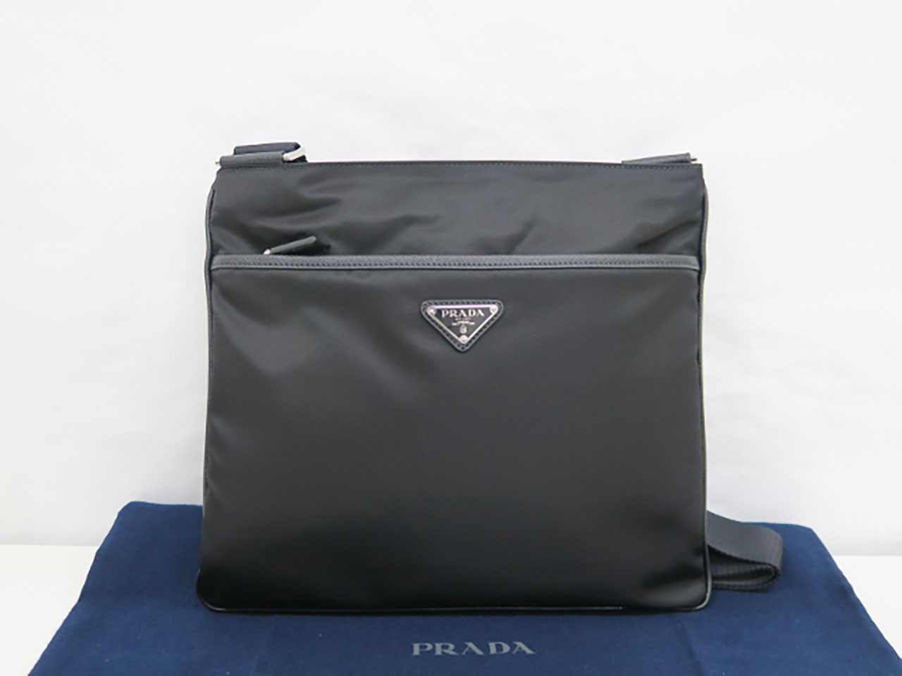 プラダ(PRADA）ナイロン