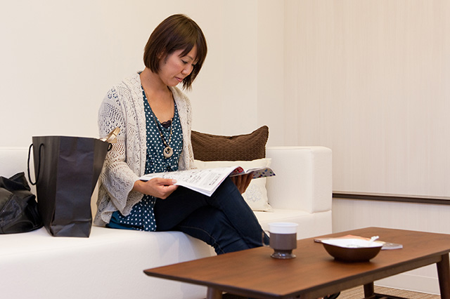 買取査定が終わるまで、ソファでくつろぎながらお待ちください。