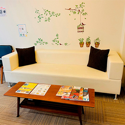 ゆったり座れる大きめソファ