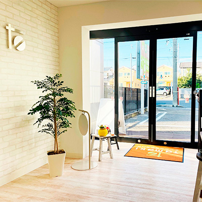 福島県郡山市のブランド品・貴金属買取店Tamakiの店内から見た玄関