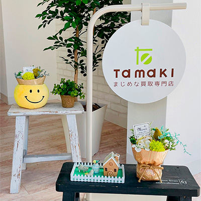 店舗入口にはかわいいロゴ入り看板が♪