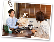 お客様の目の前で買取査定をいたします